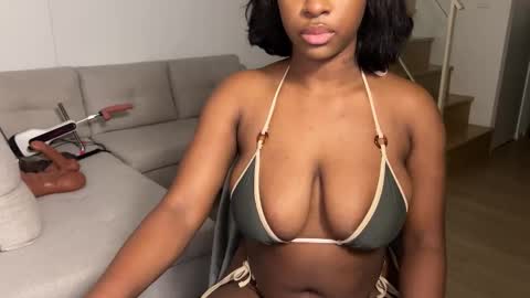 Snapshot of violet6xft chatting on 09/16/25, 04:13 Fantasy Black Girl online show from 09/16/25, 04:13