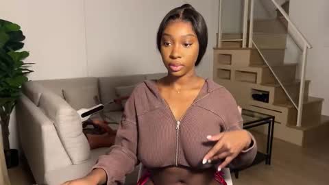 Snapshot of violet6xft chatting on 10/04/25, 04:10 Fantasy Black Girl online show from 10/04/25, 04:10