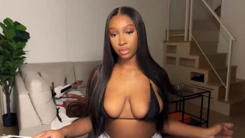 Snapshot of violet6xft chatting on 10/22/25, 05:52 Fantasy Black Girl online show from 10/22/25, 05:52
