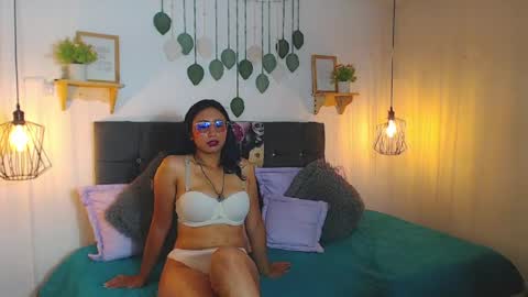 V I O L E T  online show from 04/15/26, 07:54