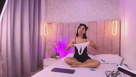 Violeta online show from 12/16/25, 06:46