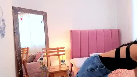 Snapshot of violet__15 chatting on 05/08/26, 12:21 violet__15 online show from 05/08/26, 12:21
