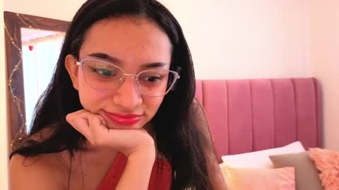 Snapshot of violet__15 chatting on 05/19/26, 12:00 violet__15 online show from 05/19/26, 12:00