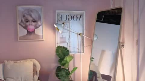 Snapshot of violet__15 chatting on 06/20/26, 11:57 violet__15 online show from 06/20/26, 11:57