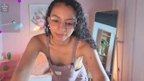 Snapshot of violet__15 chatting on 07/10/26, 03:58 violet__15 online show from 07/10/26, 03:58
