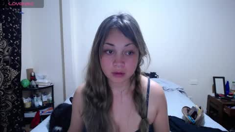 Snapshot of violet_bosh chatting on 05/18/26, 01:02 Violet online show from 05/18/26, 01:02