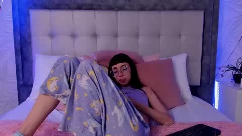Violet  online show from 06/30/26, 09:54