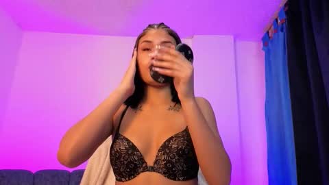 Snapshot of violet_jhonson chatting on 11/15/25, 12:45 violet_jhonson online show from 11/15/25, 12:45