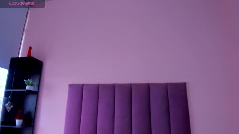 violet online show from 01/12/26, 01:05