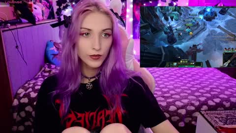 Snapshot of violet_noir_ chatting on 01/28/25, 06:49 Deya online show from 01/28/25, 06:49