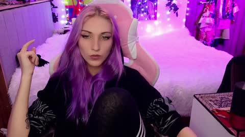 Snapshot of violet_noir_ chatting on 01/30/25, 11:44 Deya online show from 01/30/25, 11:44