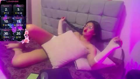 Violet  online show from 11/28/25, 01:03