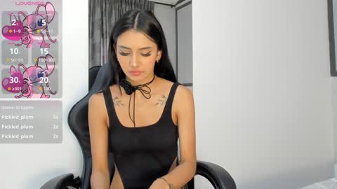 Snapshot of violet_rost chatting on 01/31/25, 06:25 Violet online show from 01/31/25, 06:25