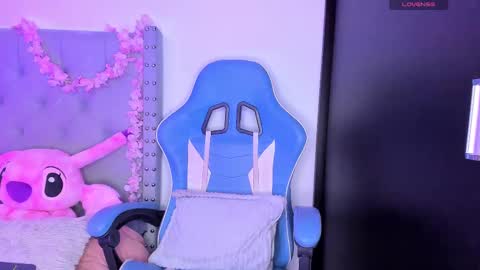 Snapshot of violet_rost chatting on 09/12/25, 01:33 Violet online show from 09/12/25, 01:33