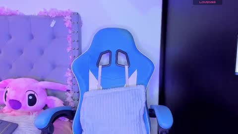 Snapshot of violet_rost chatting on 09/22/25, 03:58 Violet online show from 09/22/25, 03:58