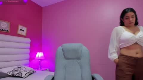 Snapshot of violet_sinclair chatting on 05/15/26, 11:28 violet_sinclair online show from 05/15/26, 11:28