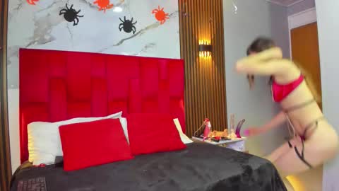 Snapshot of violet_storm_ chatting on 11/04/25, 01:05 violet_storm_ online show from 11/04/25, 01:05