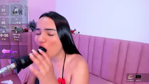 Snapshot of violet_vintage chatting on 11/14/25, 08:18 Violet online show from 11/14/25, 08:18