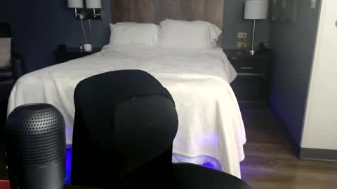 violet_winter97 online show from 03/16/26, 06:45