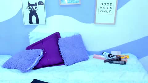 Snapshot of violeta_1404 chatting on 11/14/25, 01:43 violeta_1404 online show from 11/14/25, 01:43