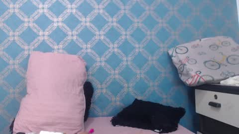 Snapshot of violeta_cute18 chatting on 01/17/25, 10:23 Violeta online show from 01/17/25, 10:23