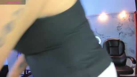 Snapshot of violeta_delavega1 chatting on 09/28/25, 02:17 Violet online show from 09/28/25, 02:17