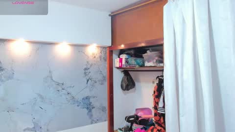 Snapshot of violeta_delavega1 chatting on 10/01/25, 02:50 Violet online show from 10/01/25, 02:50