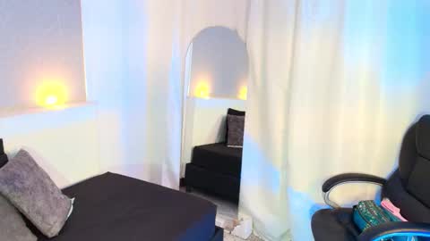 Snapshot of violeta_delavega1 chatting on 10/27/25, 10:41 Violet online show from 10/27/25, 10:41