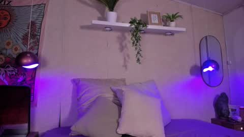 Snapshot of violeta_dh chatting on 10/06/25, 11:40 Violeta online show from 10/06/25, 11:40