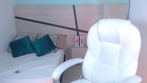 Snapshot of violeta_leon chatting on 01/21/25, 07:26 Violeta leon online show from 01/21/25, 07:26