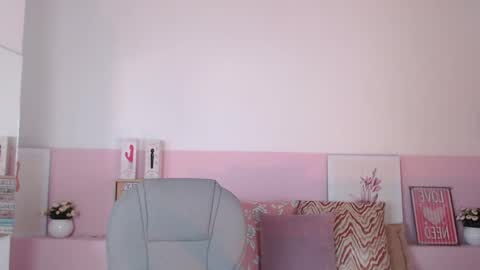 Snapshot of violeta_leon chatting on 02/04/25, 09:49 Violeta leon online show from 02/04/25, 09:49