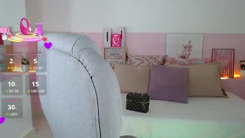 Snapshot of violeta_leon chatting on 03/08/25, 08:00 Violeta leon online show from 03/08/25, 08:00