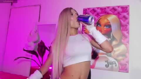 Snapshot of violeta_prince chatting on 10/10/25, 03:05 Violeta Princess Please help me with your thumbs up its important online show from 10/10/25, 03:05