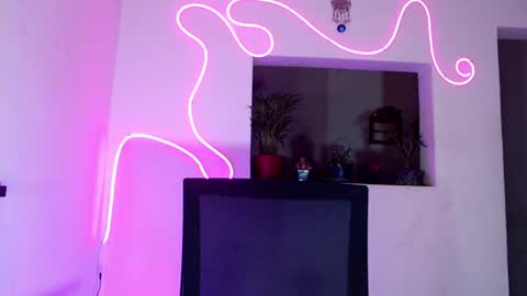 Snapshot of violeta_r_01 chatting on 08/07/26, 06:37 violeta_r_01 online show from 08/07/26, 06:37