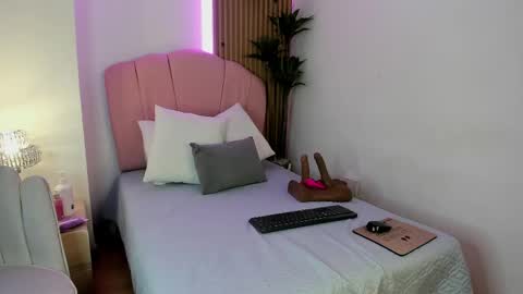 violeta_sannz online show from 05/05/26, 11:29