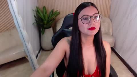 violeta_tf online show from 11/25/25, 02:06