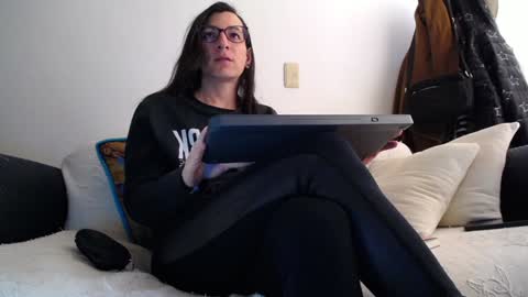 Snapshot of violetagomez_co chatting on 12/22/24, 01:33 Violeta Gmez online show from 12/22/24, 01:33