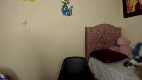 Jimena online show from 09/17/25, 02:13