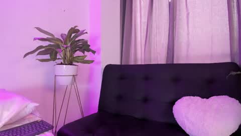 Snapshot of violetarainn chatting on 04/30/26, 05:19 Violeta online show from 04/30/26, 05:19
