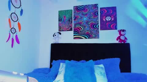 Snapshot of violetbunnyy1 chatting on 01/11/25, 06:03 Violet online show from 01/11/25, 06:03