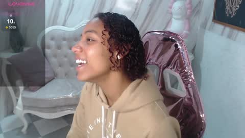 violeth_b online show from 01/08/25, 12:37