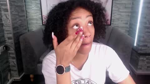 violeth_b online show from 09/13/25, 12:38