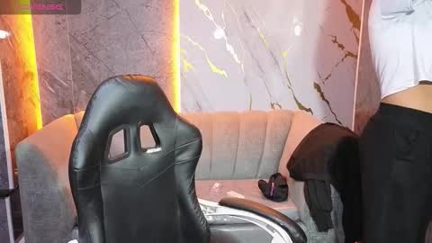 violeth_b online show from 10/21/25, 12:50