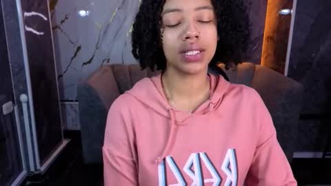 violeth_b online show from 10/28/25, 12:52