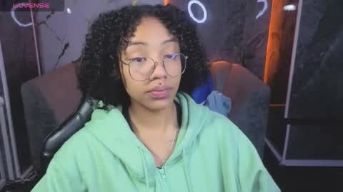 violeth_b online show from 11/23/25, 12:49