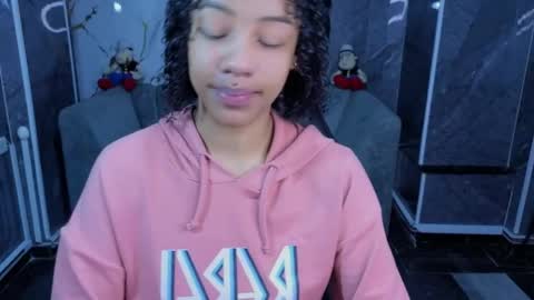 Snapshot of violeth_b chatting on 05/19/26, 12:44 violeth_b online show from 05/19/26, 12:44