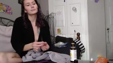 Snapshot of violethooper chatting on 01/14/25, 05:12 Violet Hooper online show from 01/14/25, 05:12