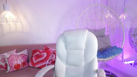 Snapshot of violetjonesx chatting on 06/16/26, 11:35 violetjonesx online show from 06/16/26, 11:35