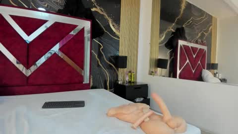 Snapshot of violetrose_as chatting on 11/15/25, 09:43 Violet Rose online show from 11/15/25, 09:43