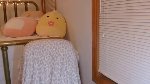 Snapshot of violetskyesx chatting on 02/12/26, 12:27 Violet Skye online show from 02/12/26, 12:27